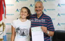 Imagen de La Municipalidad entreg&oacute; aportes a la deportista Sol Chiummiento