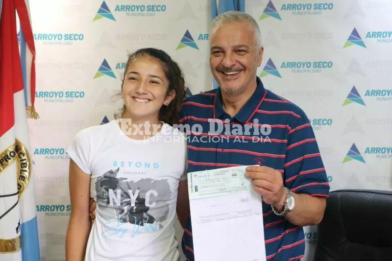 Imagen de La Municipalidad entreg&oacute; aportes a la deportista Sol Chiummiento