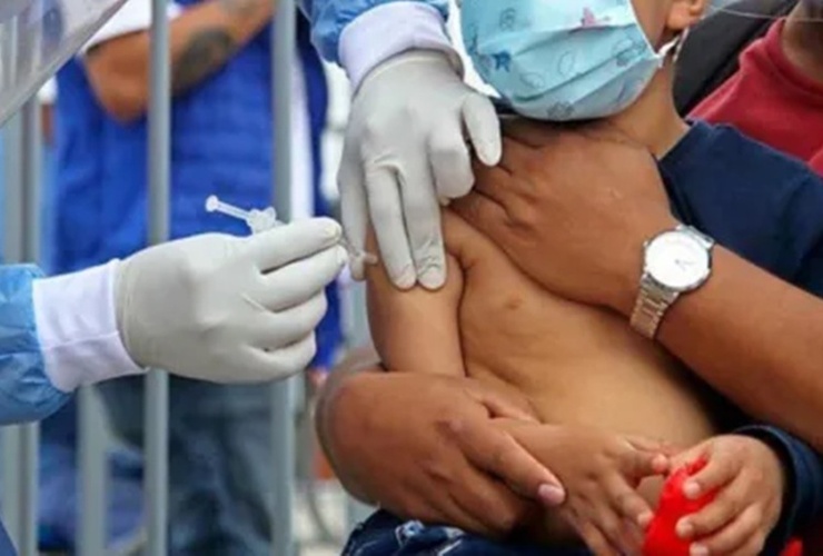 Imagen de Juez federal ordena suspender la promoción de la vacunación covid en menores Imagen de Juez federal ordena suspender la promoción de la vacunación covid en menores