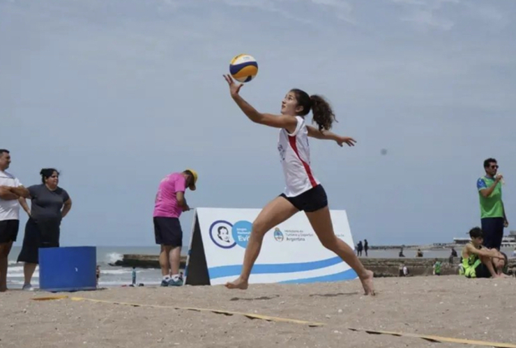 Imagen de Sol Chiummiento ya está en el CeNARD y luego viajar a representar a Argentina en el Sudamericano de Beach Vóley en Paraguay.