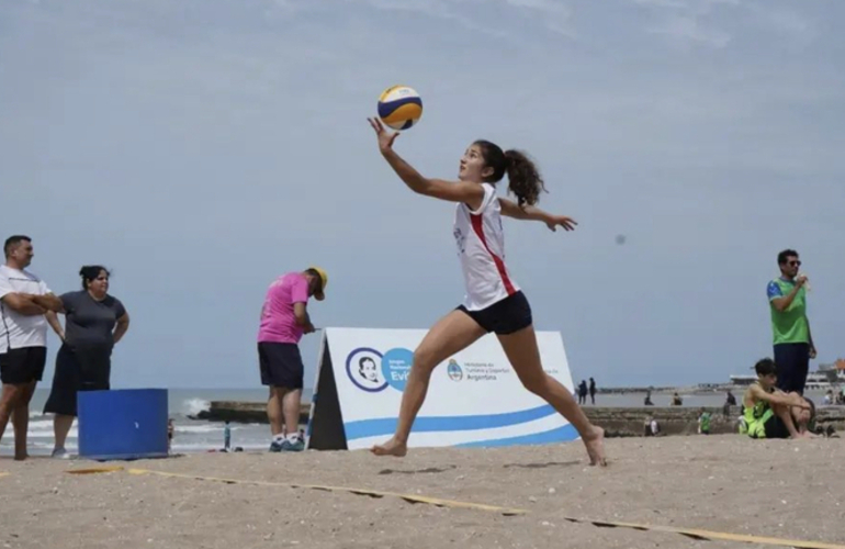 Imagen de Sol Chiummiento ya está en el CeNARD y luego viajar a representar a Argentina en el Sudamericano de Beach Vóley en Paraguay.