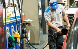 Imagen de YPF aumenta un 4% los combustibles tras el acuerdo por �Precios justos�