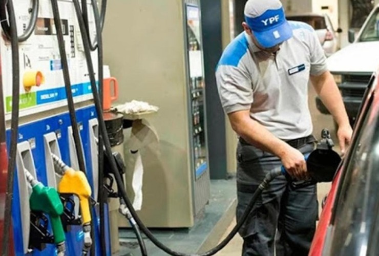 Imagen de YPF aumenta un 4% los combustibles tras el acuerdo por Precios justos