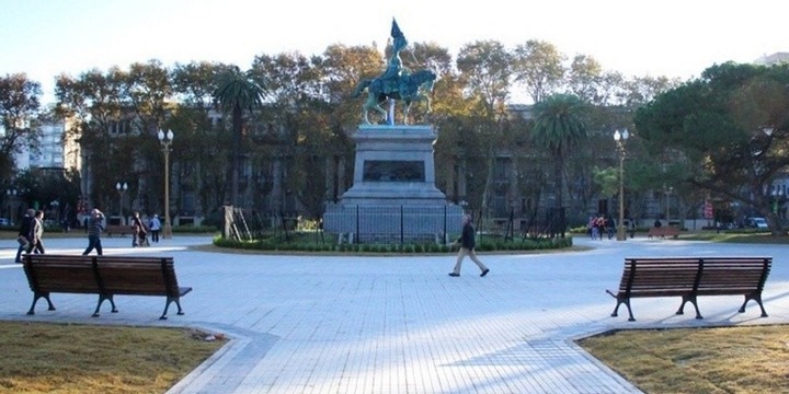 Imagen de Baleado por su papá, fue a buscar ayuda a la plaza San Martín