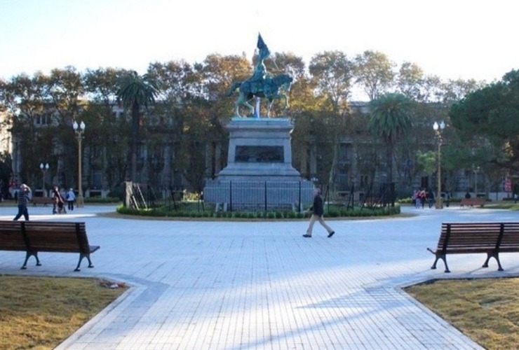 Imagen de Baleado por su papá, fue a buscar ayuda a la plaza San Martín