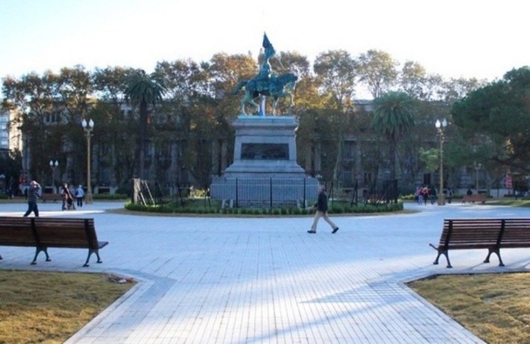 Imagen de Baleado por su papá, fue a buscar ayuda a la plaza San Martín