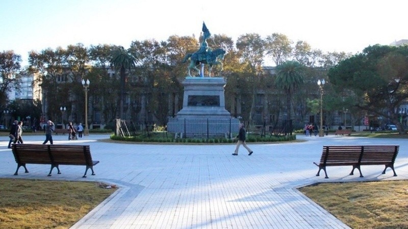 Imagen de Baleado por su pap&aacute;, fue a buscar ayuda a la plaza San Mart&iacute;n
