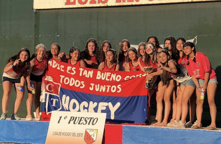 Imagen de La Sub-15 de Talleres, Campeonas de la Liga de Hockey del Este.