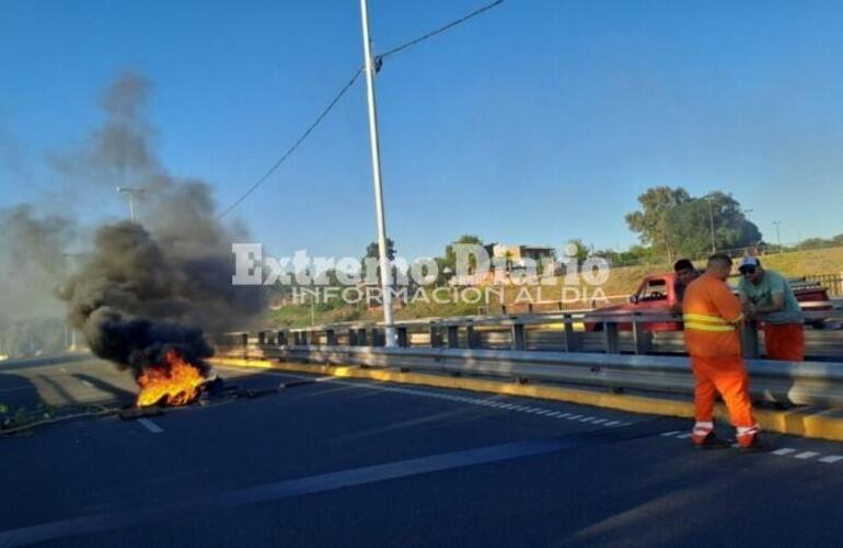 Imagen de Corte total en el acceso sur a Circunvalación por la protesta de portuarios