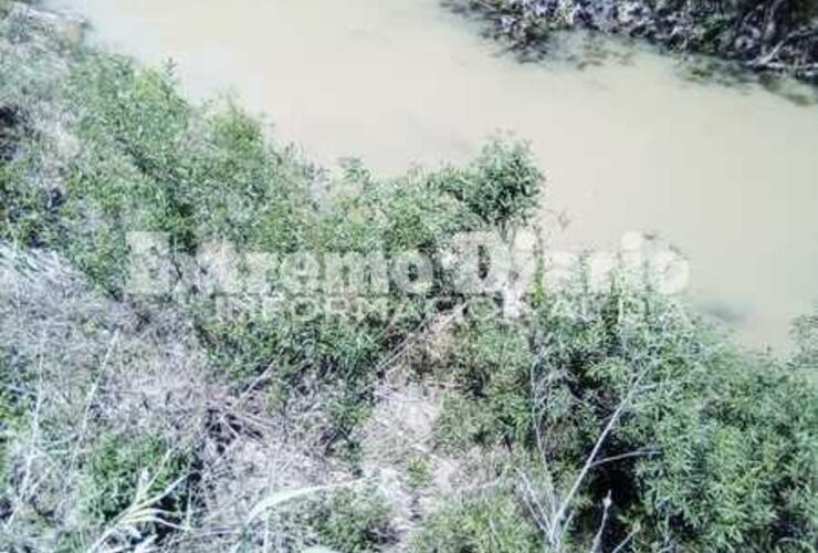 Imagen de Juntaron firmas por la contaminación del arroyo Frías Imagen de Juntaron firmas por la contaminación del arroyo Frías