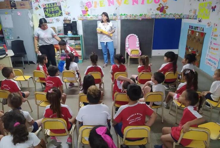 Recorrida por la institución y charlas en los salones sobre higiene bucal.