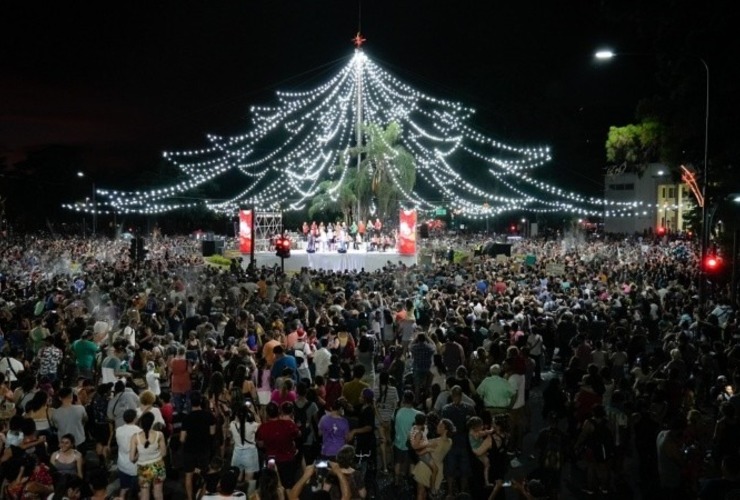 Una multitud acompañó el acto de encendido este jueves. (Alan Monzón/Rosario3)