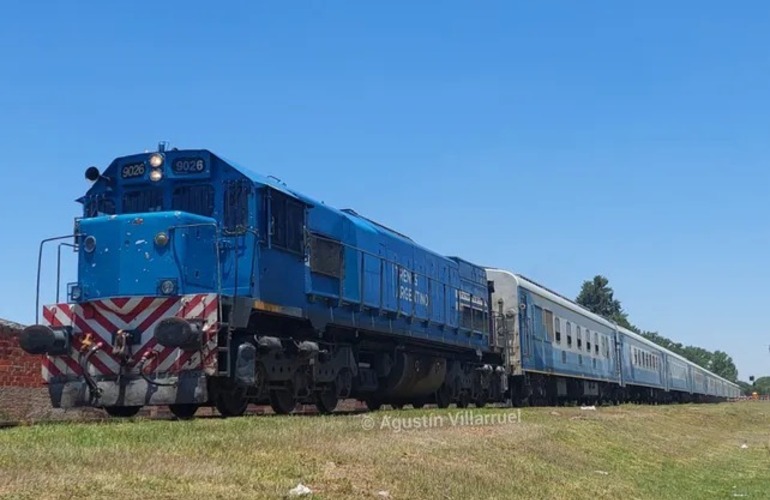 Imagen de El tren exprés a Buenos Aires debutó con una hora de atraso