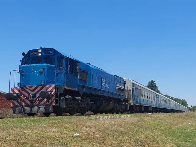 Imagen de El tren expr&eacute;s a Buenos Aires debut&oacute; con una hora de atraso