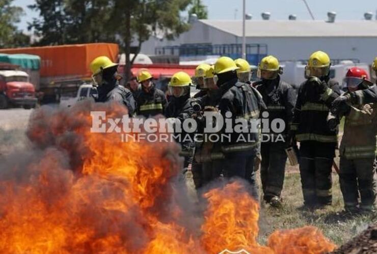 Imagen de Jornada práctica para los bomberos voluntarios de Arroyo Seco y la zona