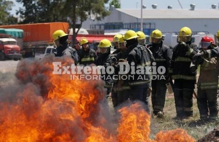 Imagen de Jornada práctica para los bomberos voluntarios de Arroyo Seco y la zona