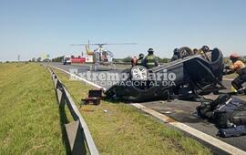 Imagen de Accidente fatal en la autopista a C&oacute;rdoba: volc&oacute; un veh&iacute;culo e intervino el helic&oacute;ptero para trasladar heridos