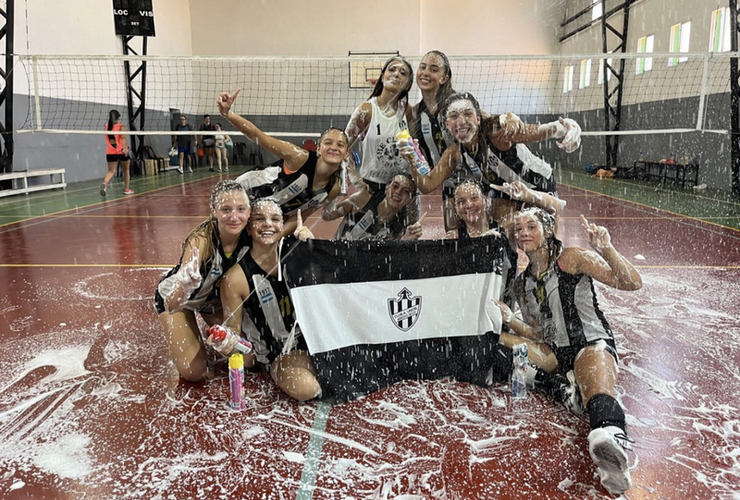 Imagen de La Sub-14 A de Unión salieron Campeonas de la Copa de Plata.