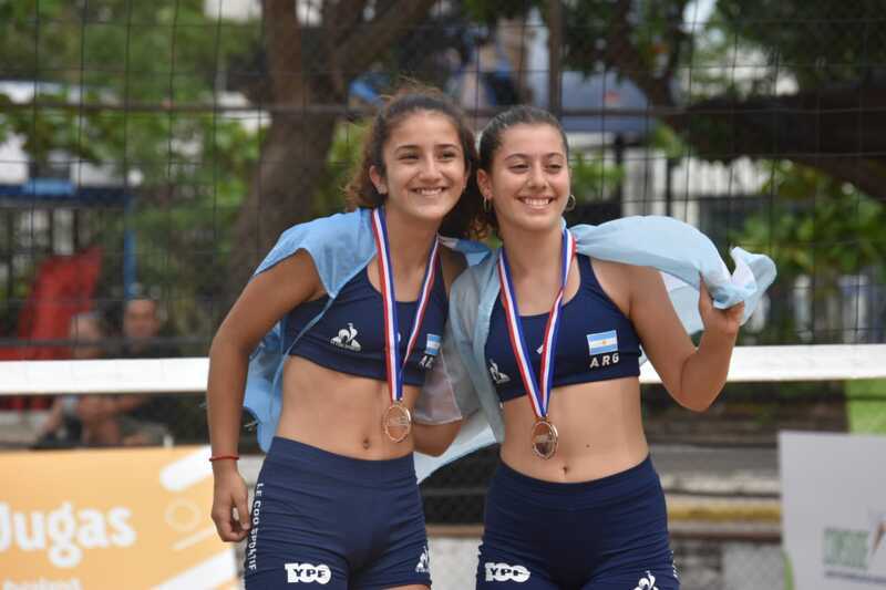 Imagen de Sol Chiummiento, de C.A.U., fue Medalla de Bronce en Beach V&oacute;ley en el Sudamericano de Paraguay.
