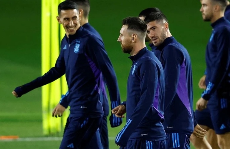 Messi, con De Paul y Di Mar&iacute;a. REUTERS/Peter Cziborra