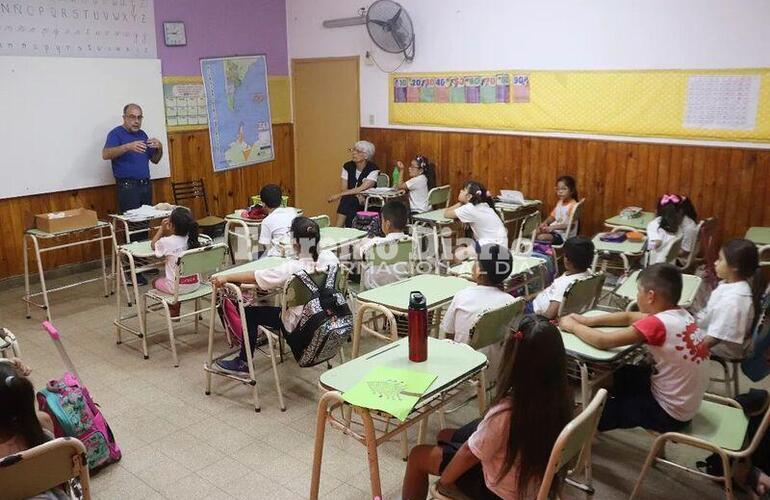 Imagen de Referentes del Museo Municipal visitaron la escuela N&deg;247