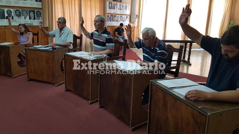 Imagen de Josefina Artusa pidi&oacute; permiso y se retir&oacute; del recinto ante la presencia de Coradini