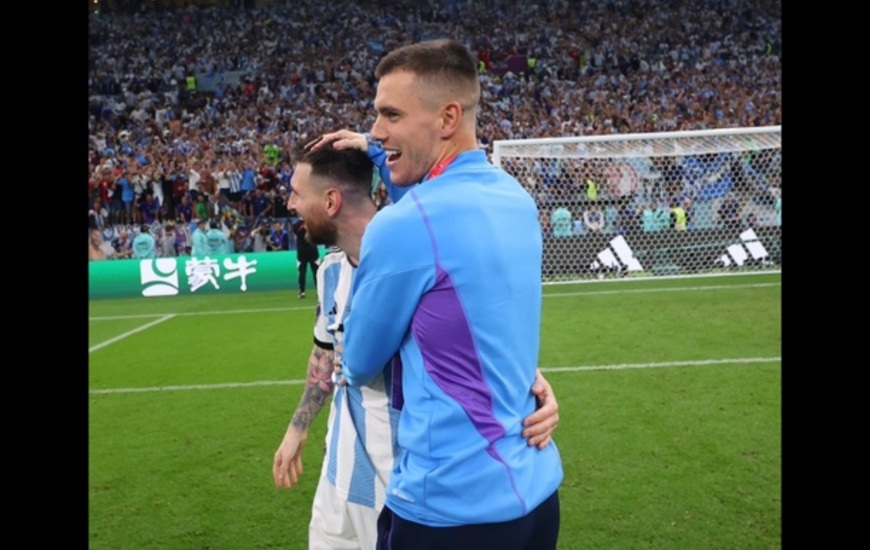 Imagen de Gio Lo Celso, fue parte de los festejos en cancha con sus compa&ntilde;eros tras pasar a la Final.
