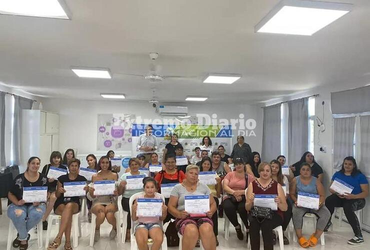 Imagen de La Comuna de Fighiera entregó certificados a los alumnos de programa Santa Fe Más