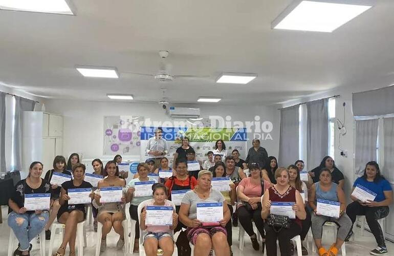 Imagen de La Comuna de Fighiera entregó certificados a los alumnos de programa Santa Fe Más