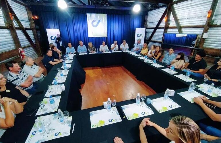 La r&uacute;brica del acuerdo potencia los trabajos en conjunto y conforma una mesa de trabajo permanente.