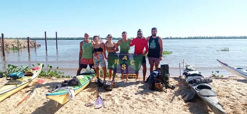Imagen de Kayakistas del Rowing Club, hicieron la traves&iacute;a Arroyo Seco-Campana.