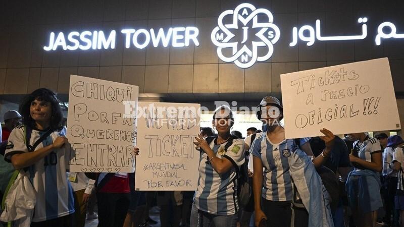 Imagen de Hinchas argentinos hicieron �piquete� en Qatar para reclamar entradas a precios oficiales