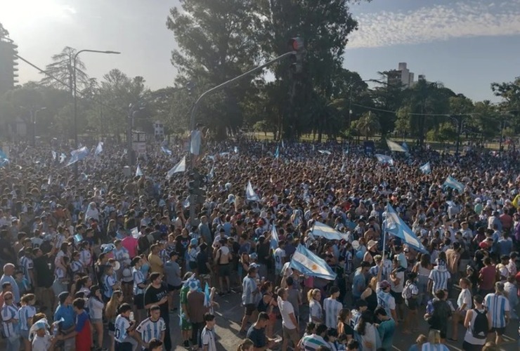 El martes, cuando Argentina venció a Croacia y pasó a la final de la Copa, gran cantidad de venadenses se volcaron a la esquina de Belgrano y 25 Mayo.