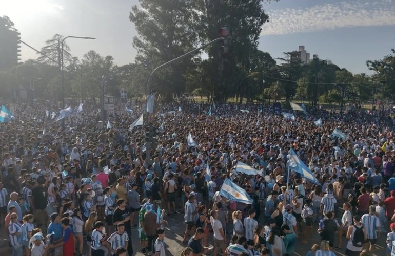 El martes, cuando Argentina venció a Croacia y pasó a la final de la Copa, gran cantidad de venadenses se volcaron a la esquina de Belgrano y 25 Mayo.