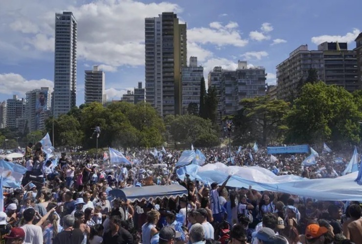 Imagen de El Monumento a la Bandera el epicentro de la euforia