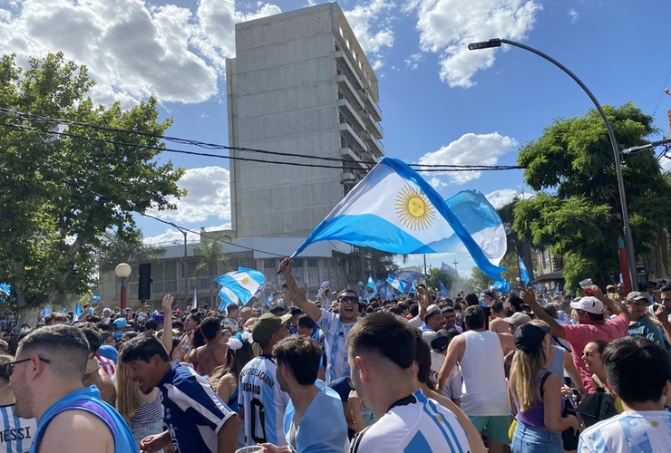 Imagen de Arroyo se vistió de celeste y blanco