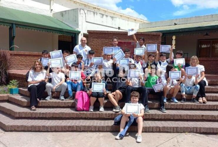 Imagen de Bautista Concetti y Tomás Carbonetta, ganadores del torneo de ajedrez de la escuela Fiscal