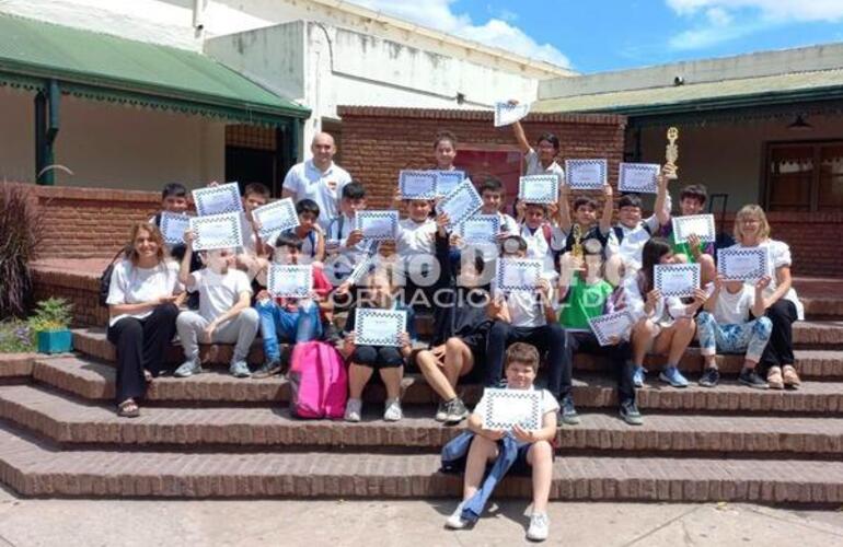 Imagen de Bautista Concetti y Tomás Carbonetta, ganadores del torneo de ajedrez de la escuela Fiscal