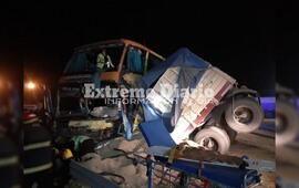 Imagen de Choque fatal entre un cami&oacute;n y un colectivo en el cruce de la Ruta 34 y A012