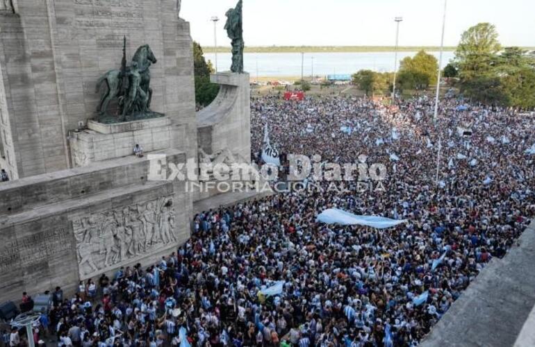 Imagen de Por el triunfo en el Mundial, el Gobierno declaró feriado nacional para este martes