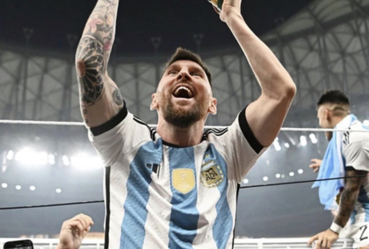 Imagen de La foto de Messi con la Copa del Mundo, es récord histórico con más de 60 millones de Likes en Instagram.