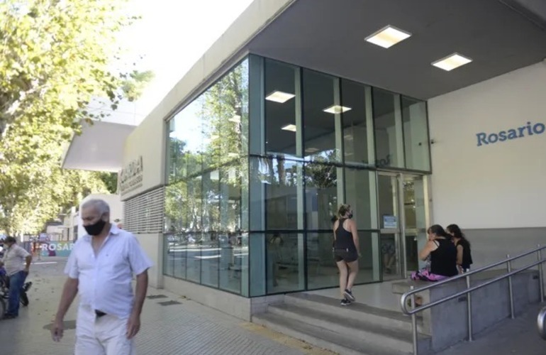 El efector de bulevar Avellaneda al 1400, donde la noche del lunes se desat&oacute; un grave hecho de inseguridad.