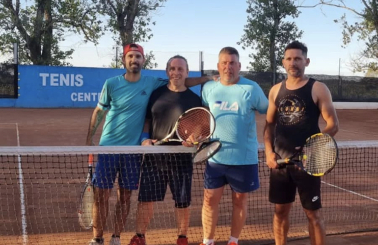 Imagen de El torneo de tenis dobles masculino 4ta categoría en Central Argentino, avanza a instancias finales.