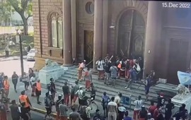 Imagen de Portuarios marchan a Gobernaci&oacute;n para pedir la intervenci&oacute;n de Perotti en el conflicto