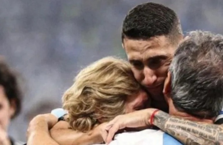 Ángel Di María le agradeció a sus padres el apoyo y el amor que le dieron toda la vida.