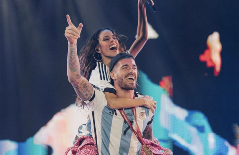 Imagen de De Paul apareci&oacute; de sorpresa en el recital de Tini Stoessel