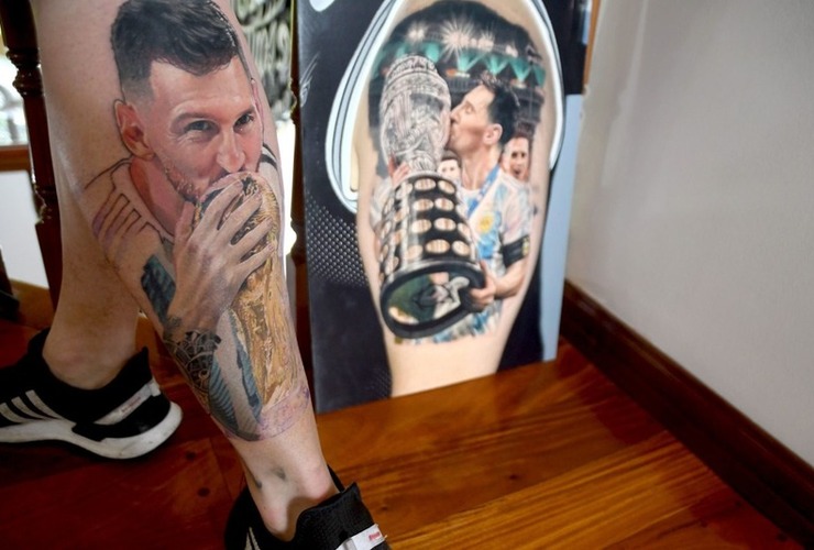 Imagen de Qué mirá bobo, Messi besando la Copa y la silueta del Dibu, los tatuajes con más rating del Mundial