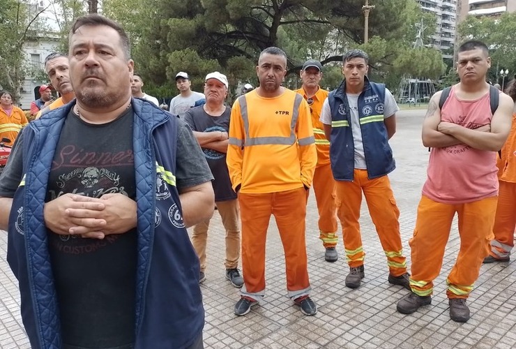 Imagen de Portuarios marcharon a la sede de Gobernación por trabajadores despedidos