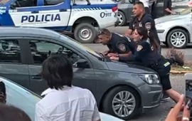 Imagen de C&oacute;rdoba: automovilista detenido luego de arrastrar a dos polic&iacute;as en un control