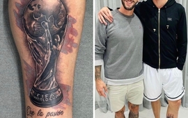 Imagen de El Dibu Mart&iacute;nez ya tiene la Copa Del Mundo en su piel